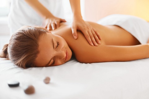 Introbild Lernen Sie Massage online von daheim aus
