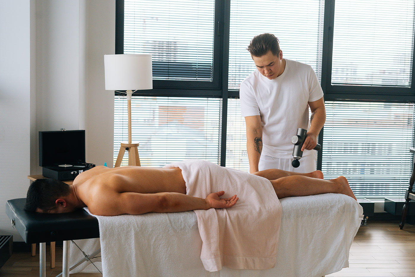 Massagepistole -- Massagepistole Physiotherapie