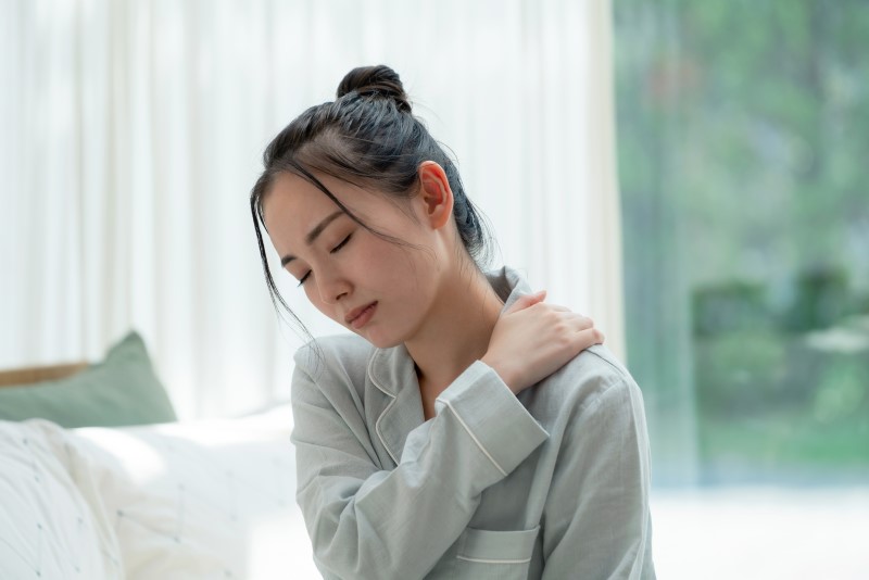 Introbild Was tun bei Nackenschmerzen? Symptome, Ursachen, Übungen & was schnell hilft